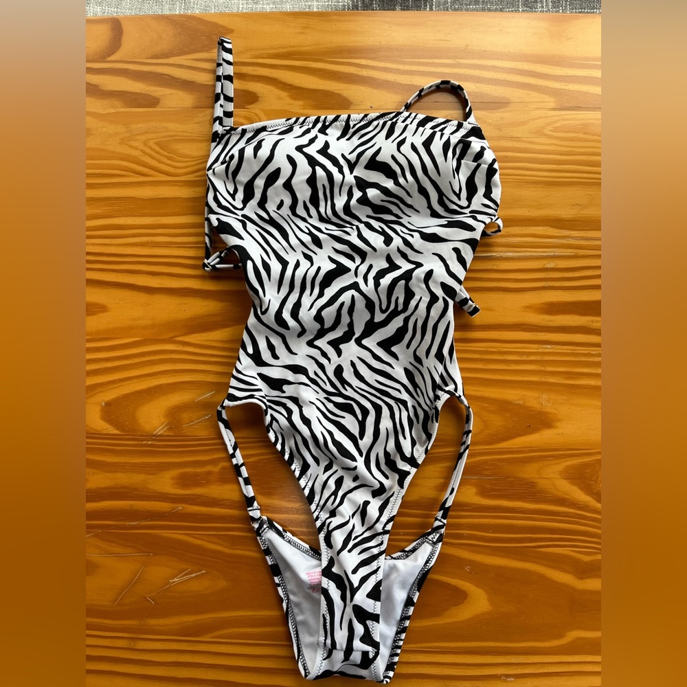 Victoria Secret Menorca One-piece zebra print - Picture 5 of 6
